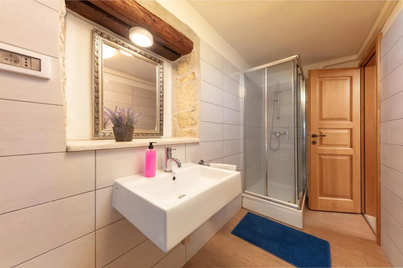 Apartments Fabich Veleniki 0*,